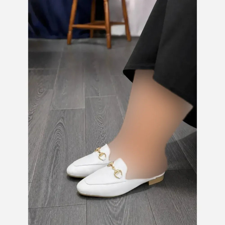 صندل زنانه مدل لندن چرم صنعتی خارجی رنگ مشکی و سفید