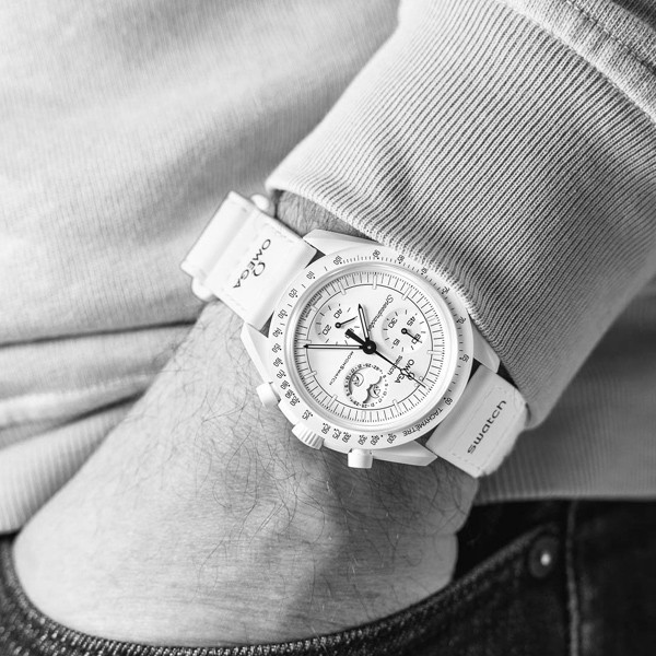 ساعت مچی عقربه ای مکانیکی مدل Omega x Swatch Mission To Moonphase Snoopy