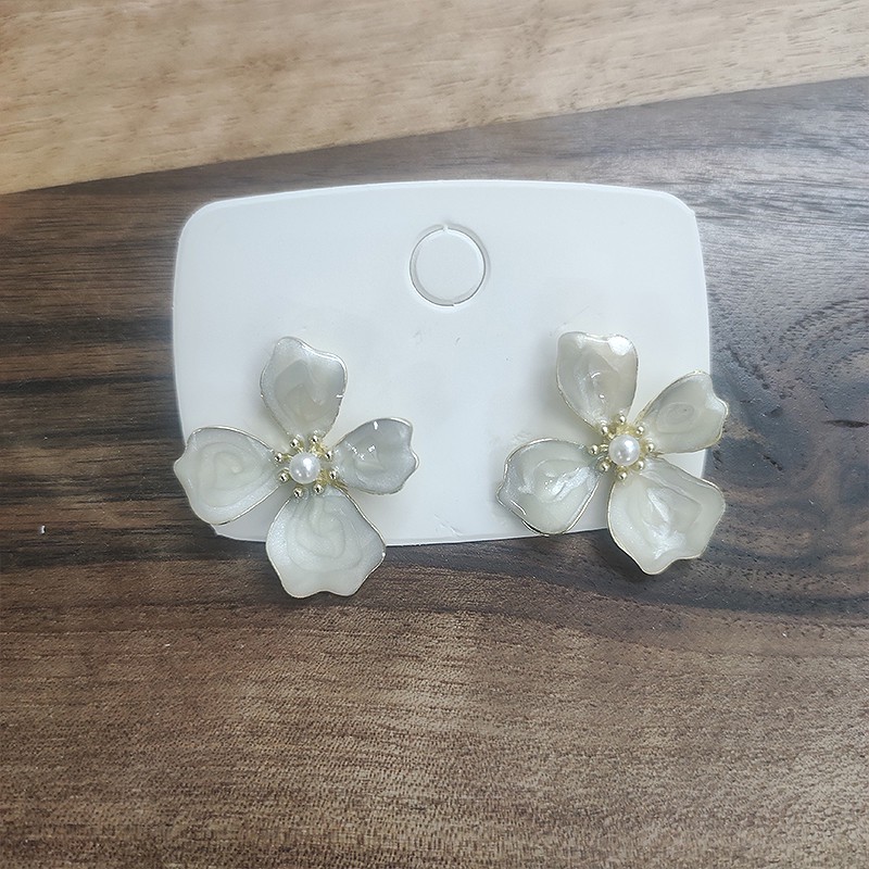 گوشواره دخترانه میخی مدل گل دفورمه کد MR05