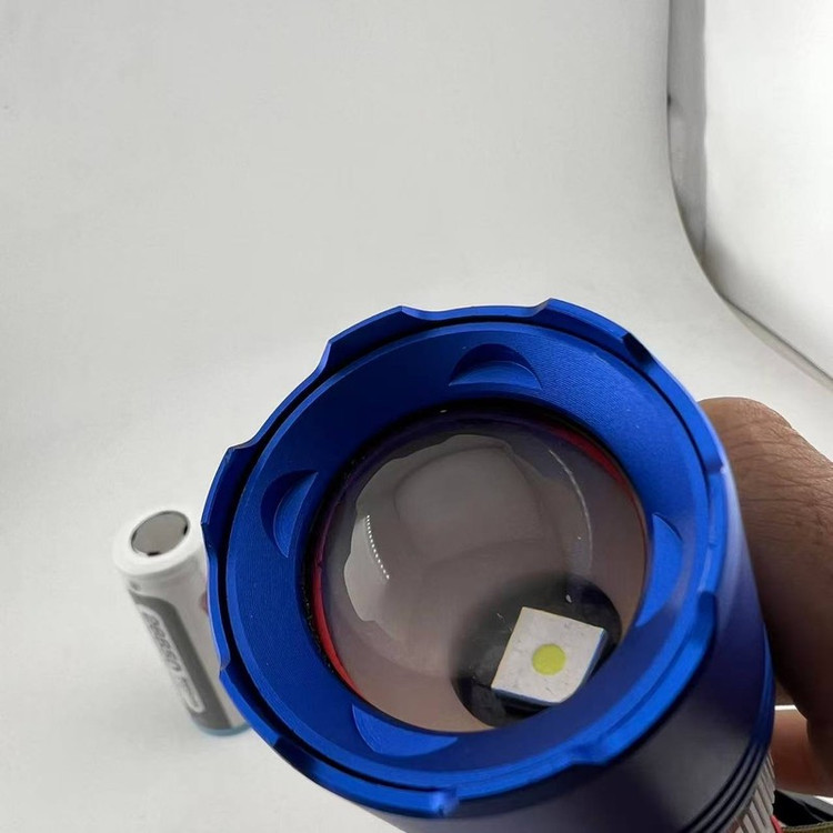 چراغ قوه دستی اسمایلینگ شارک مدل SD-7173 با نور مهتابی