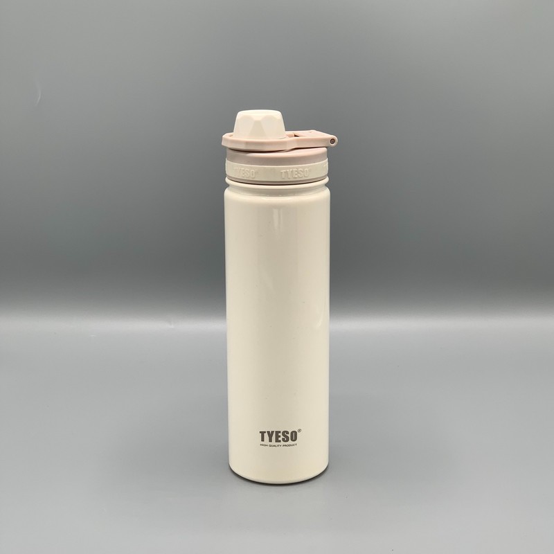 قمقمه ورزشی مدل TS-8709C با حجم 750 میلیلیتر و عایق حرارتی دوجداره خلأ